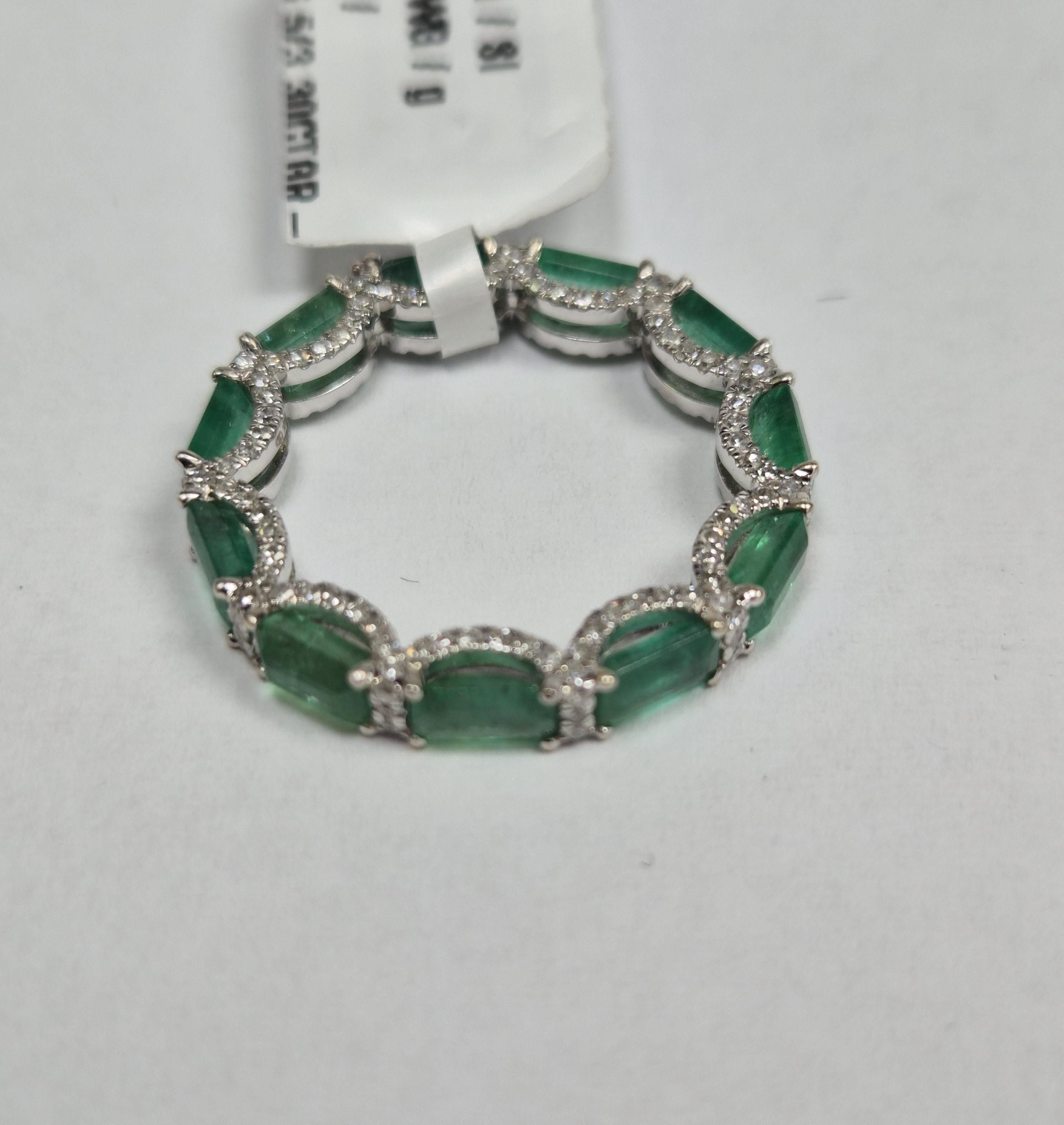 Emerald and diamond Hudson eternity band G-H/SI