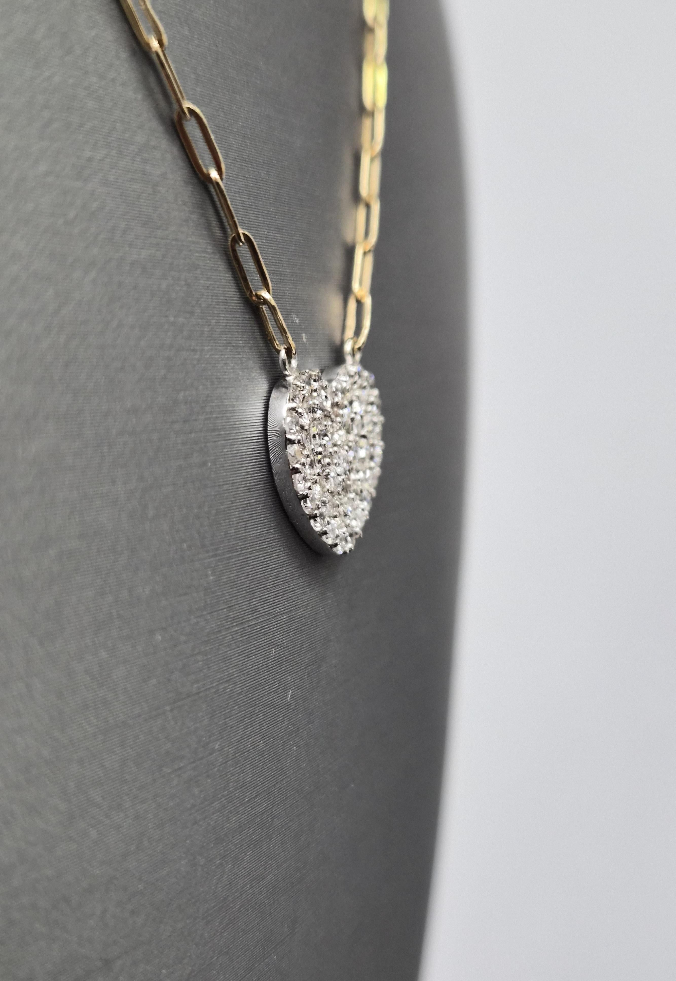 Valentine's day! Heart-Shaped Diamond Pendant Necklace
