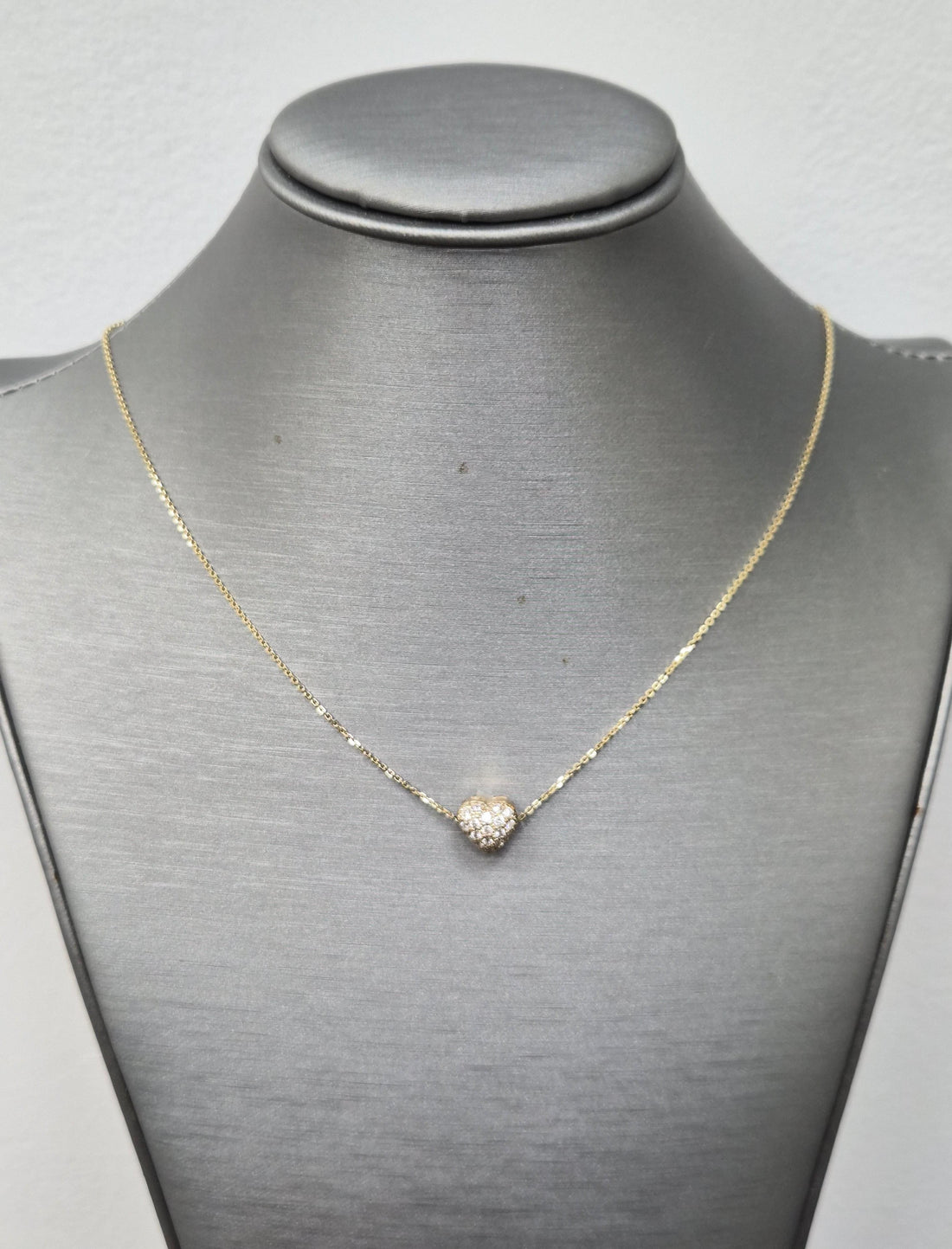 Valentine's day! Heart-Shaped Diamond Pendant Necklace in 18K YG