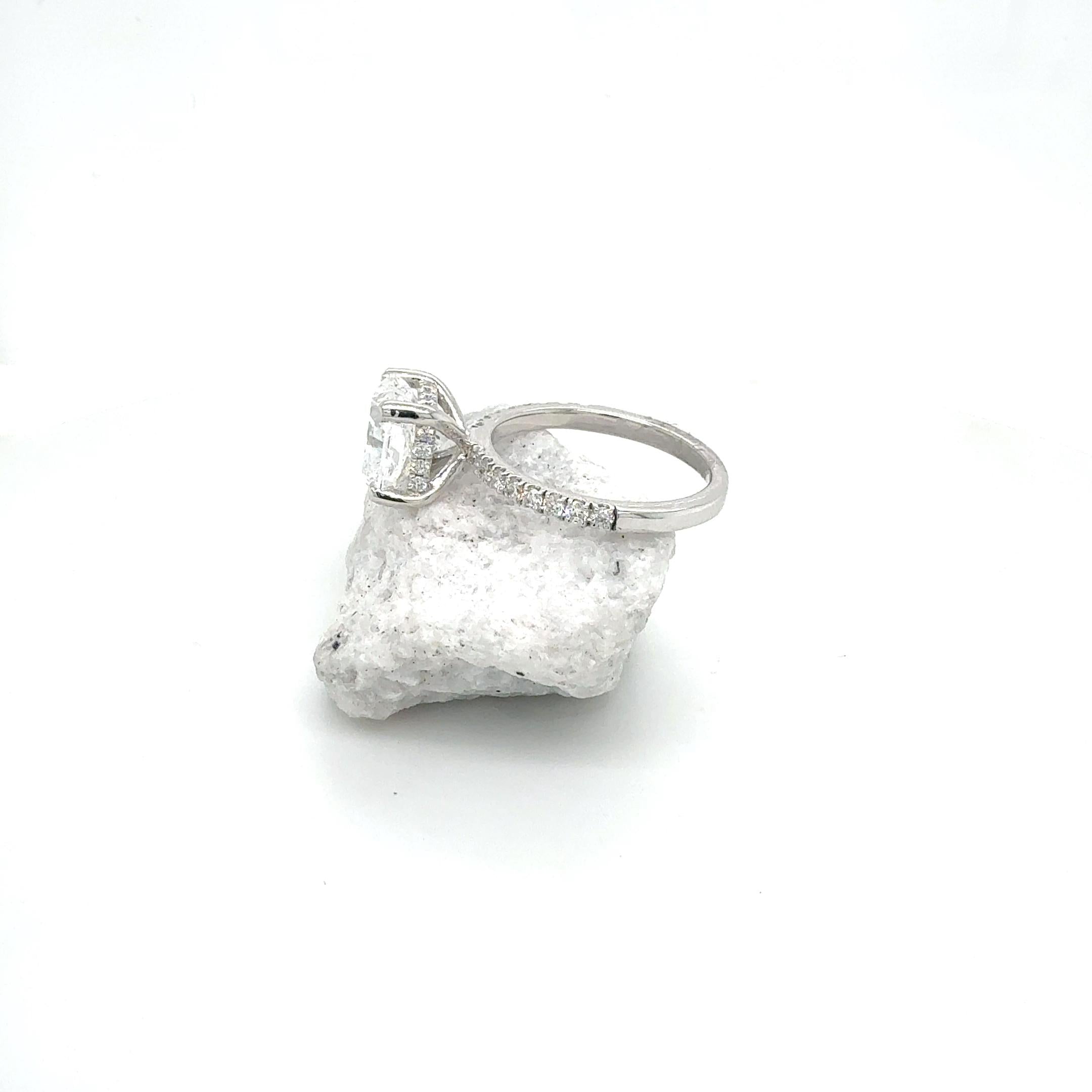14k White Gold 3.26ct VS1-Square cushion Cut Diamond Ring with Pave Band