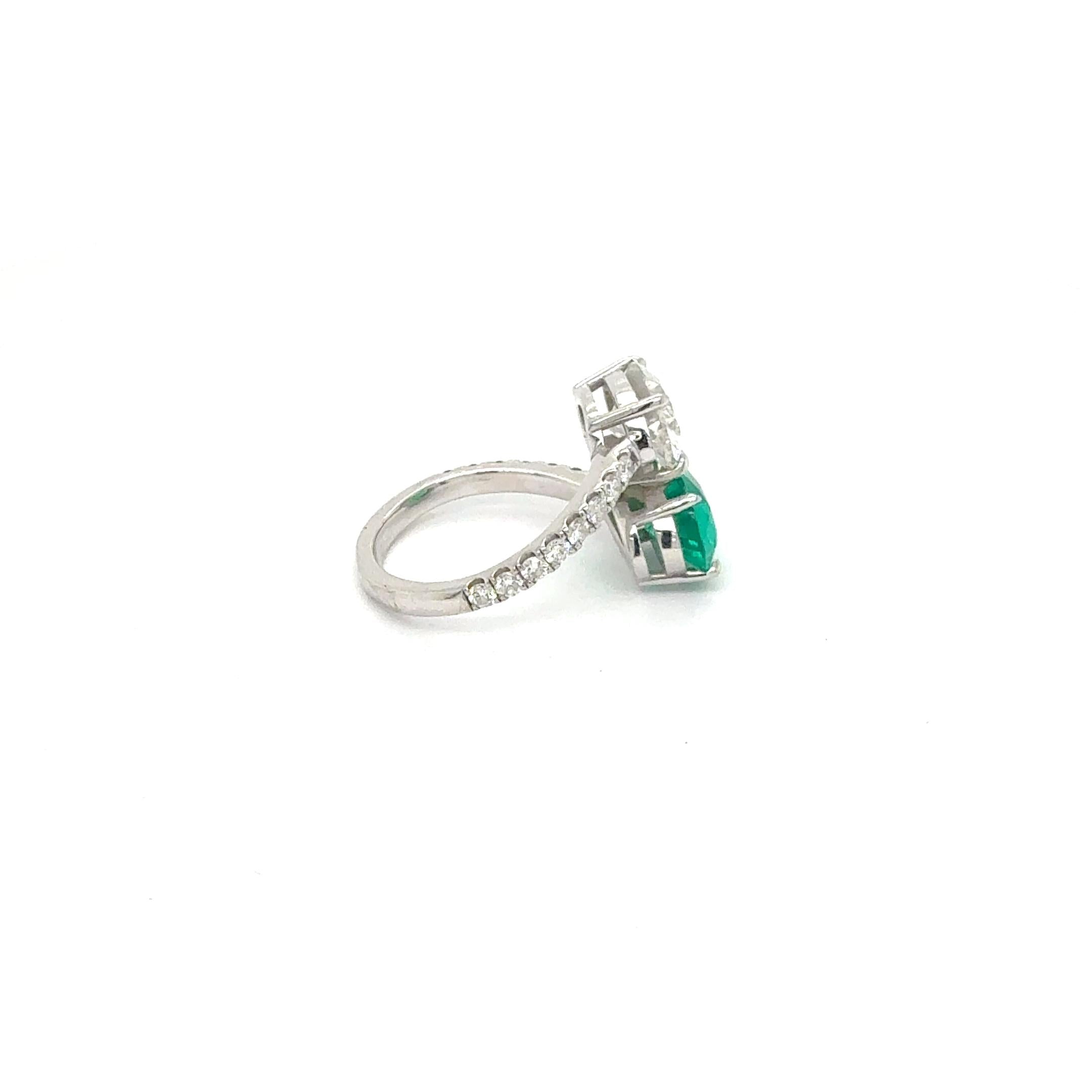 2CT Oval Lab-Grown & 1.88CT Lab-Grown Emerald “Toi et moi” Style Fashion Ring