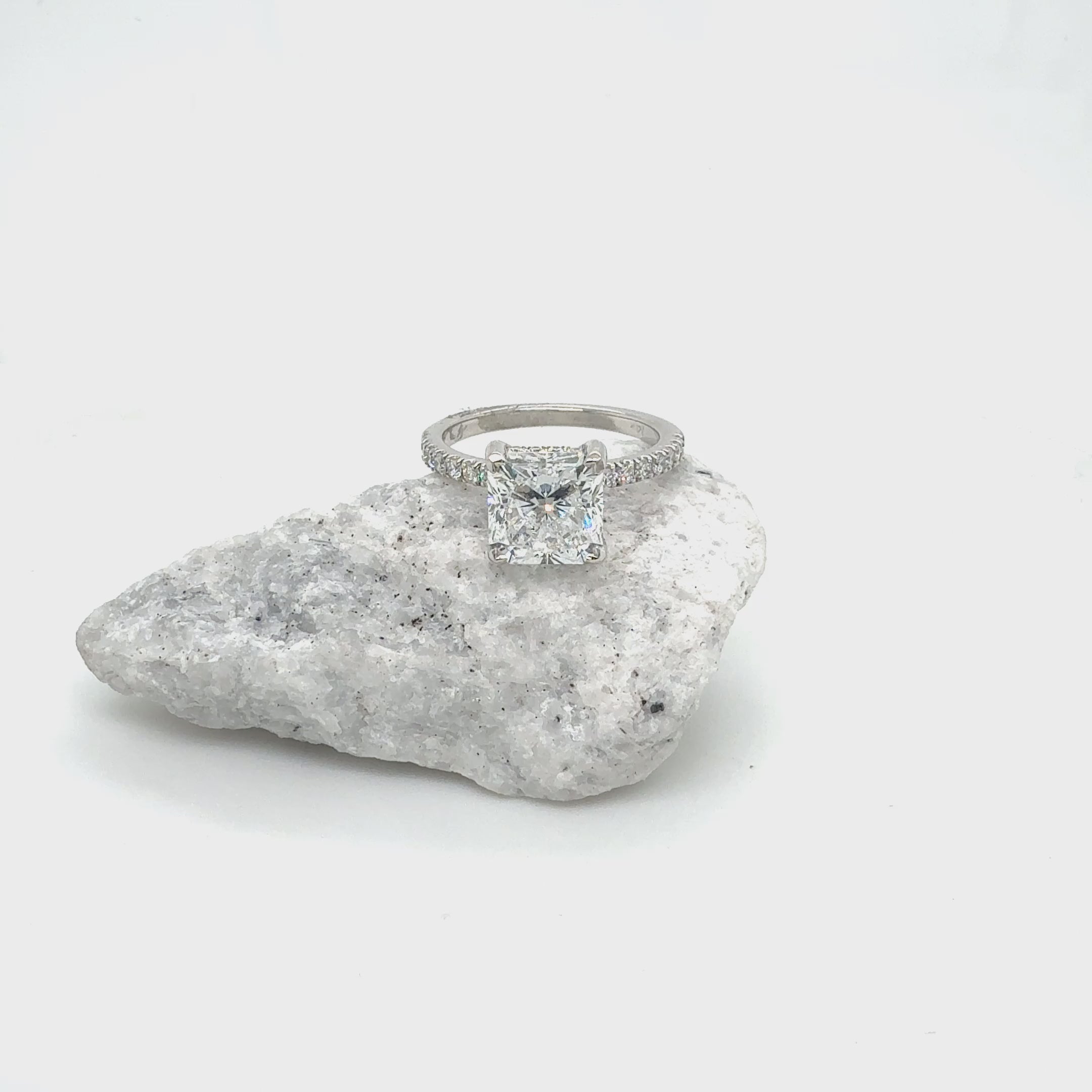 14k White Gold 3.26ct VS1-Square cushion Cut Diamond Ring with Pave Band