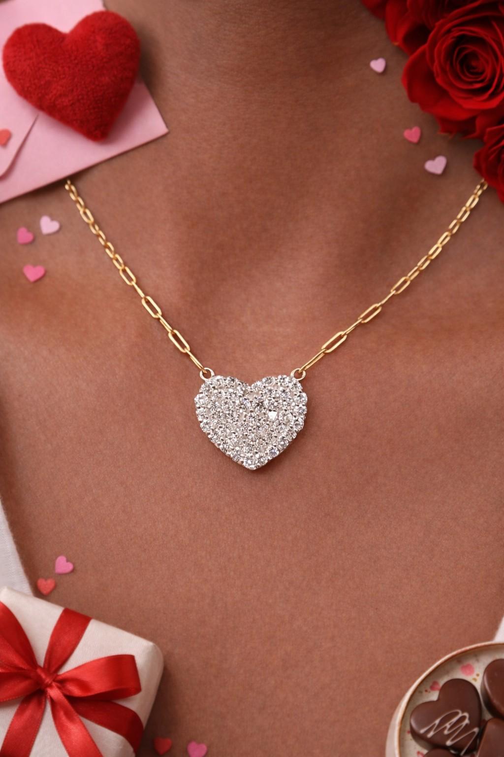 Valentine's day! Heart-Shaped Diamond Pendant Necklace