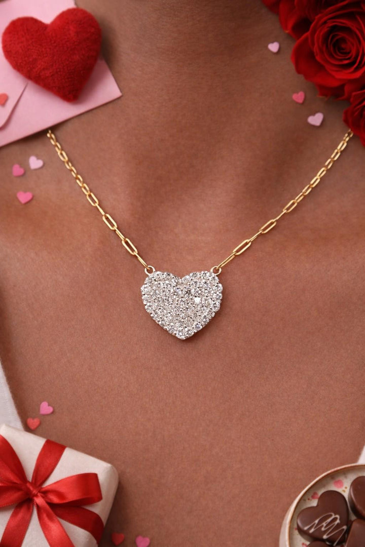Valentine's day! Heart-Shaped Diamond Pendant Necklace